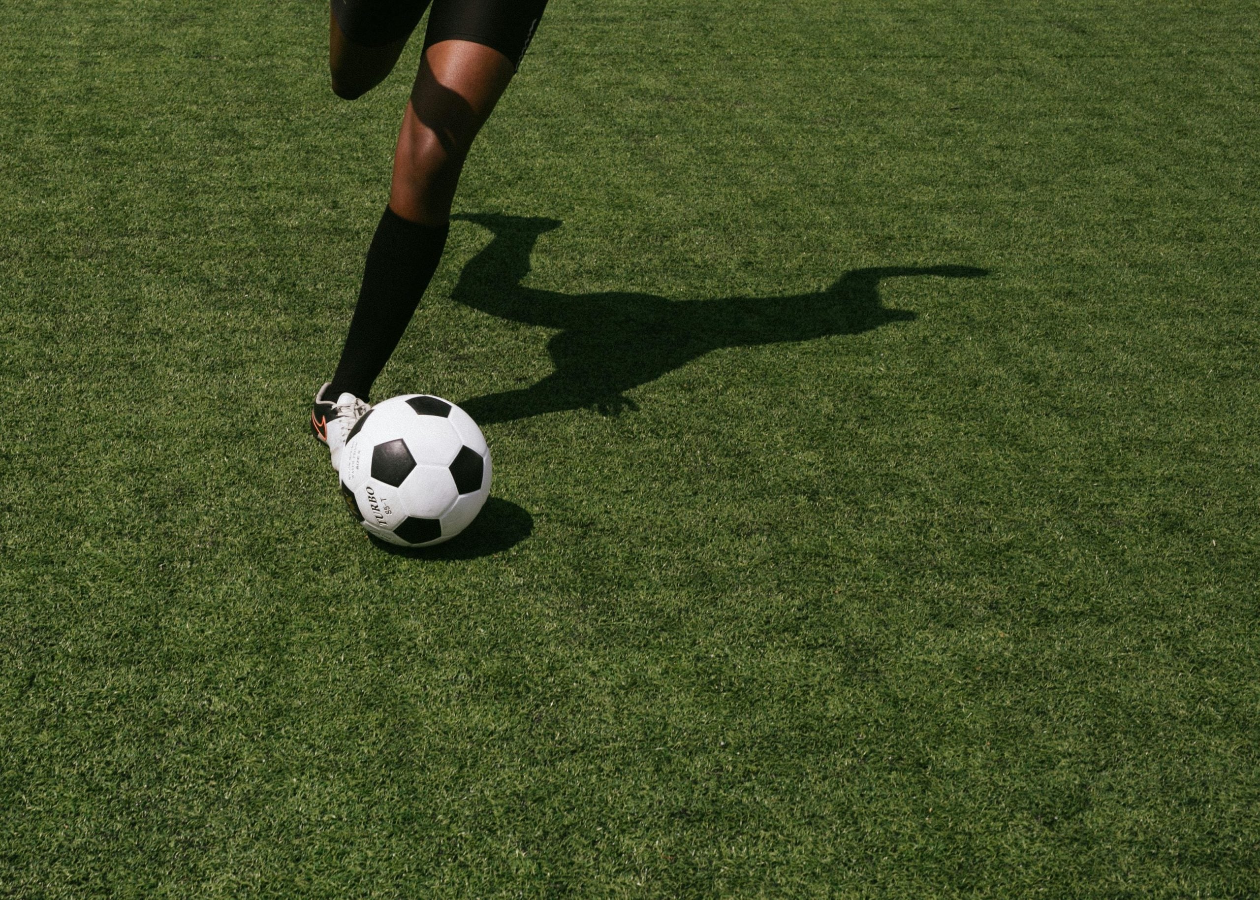 Sports Nutrition for Professional Footballers: Fueling Performance Across a Full Season